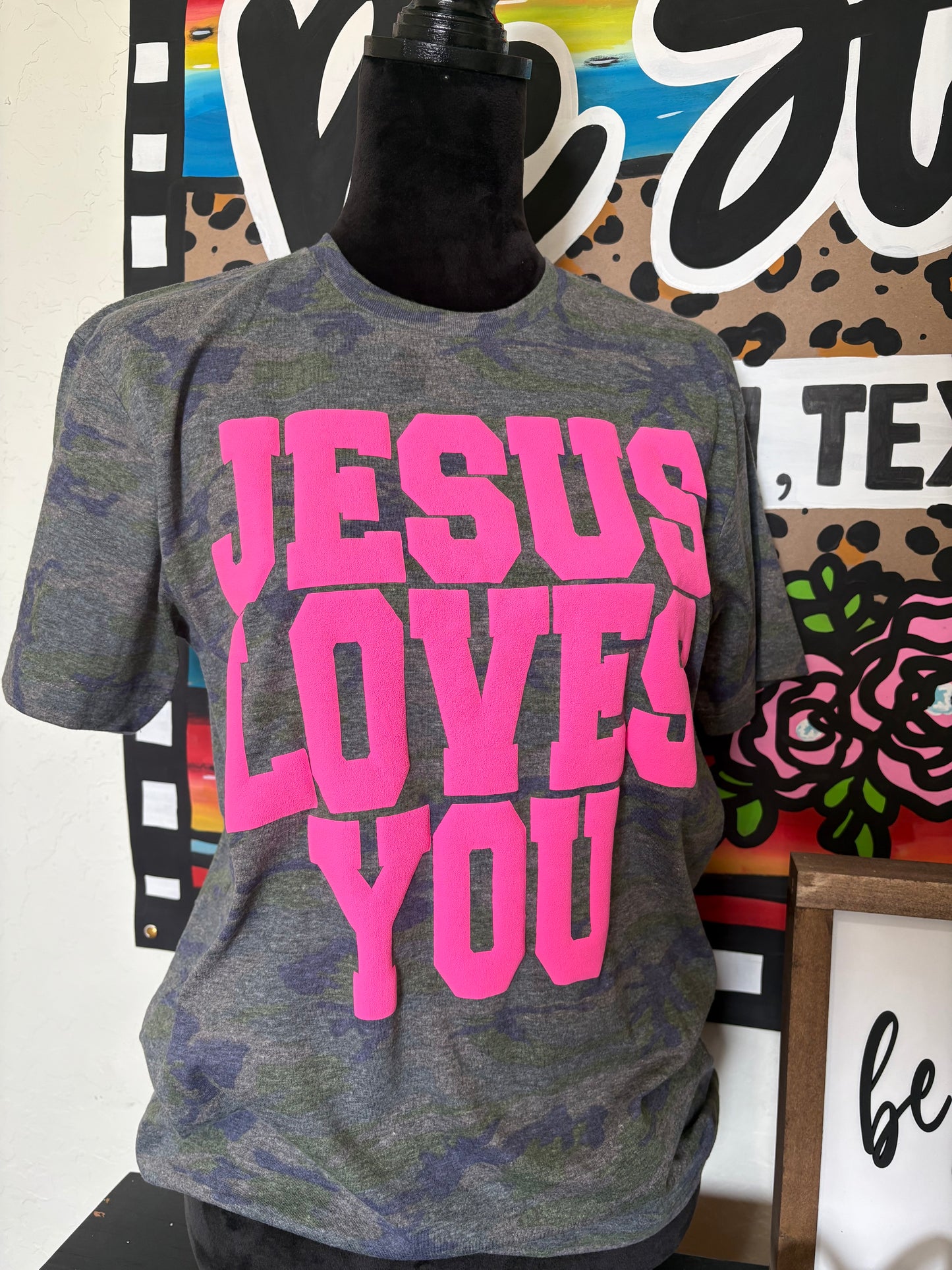 JESUS LOVES YOU
